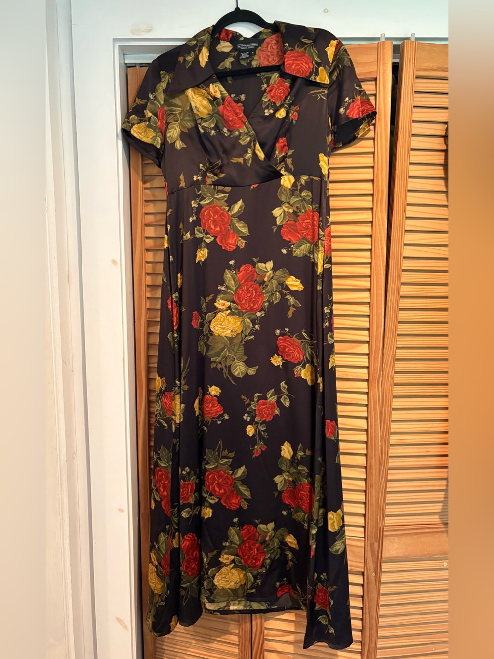 Silk Floral Maxi Dress Black Boho Bohemian Flowy Short Sleeves V-Neck Roses
